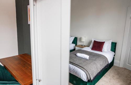 2 BR Home Perfect for Short and Long Term Stay - Foto 25