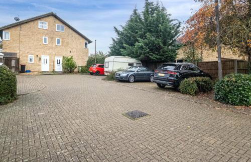 MK 2-Bedroom Contractor's Gem, 5 beds, sleeps 6, free parking - Foto 62