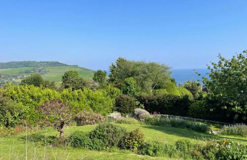 Stunning Charmouth Property with Bay views! - Photo 13