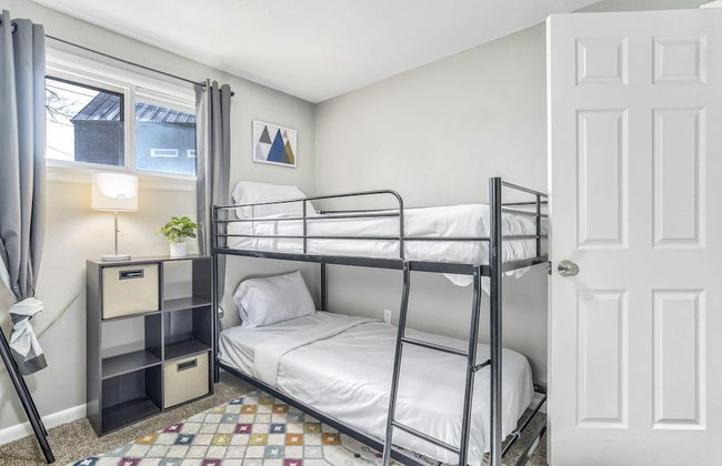 5BD Dog Friendly Family Getaway Near Downtown! - Photo 5