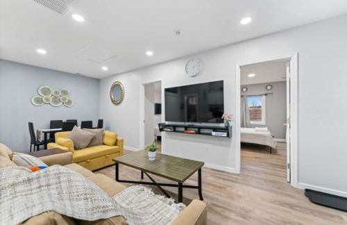 Two Dulles homes 1 price sleeps 16 w-EV parking - Foto 10