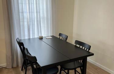 Modern Europe-Inspired Bungalow - Whole House with Workspace - Foto 2