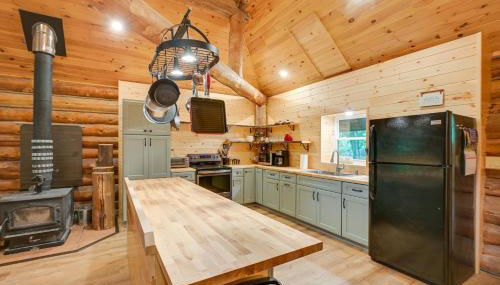 Secluded Greenville Cabin Walk to Moosehead Lake! - Foto 3