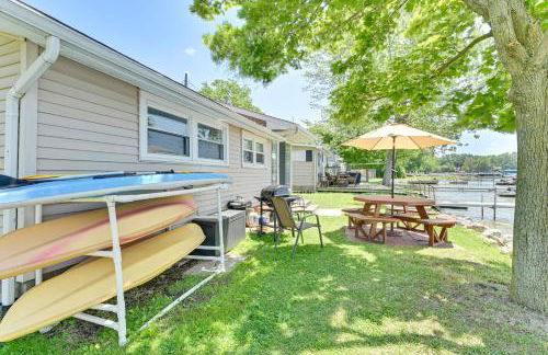 Lakefront Gem with Watercrafts and Dock in Coldwater! - Foto 20