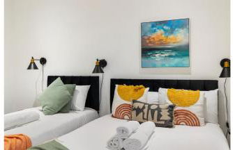 A Splash of Color: Spacious & Funky 3-BR Flat - Foto 14