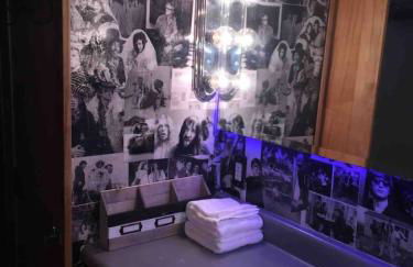 Stay Like a Rock Star Tour Bus in Durham NC - Foto 20