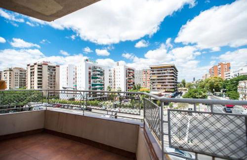 Amplio Piso en Nervión, Excelente zona de la ciudad. - Foto 1