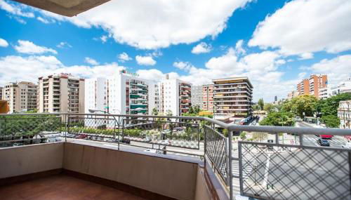 Amplio Piso en Nervión, Excelente zona de la ciudad. - Foto 1