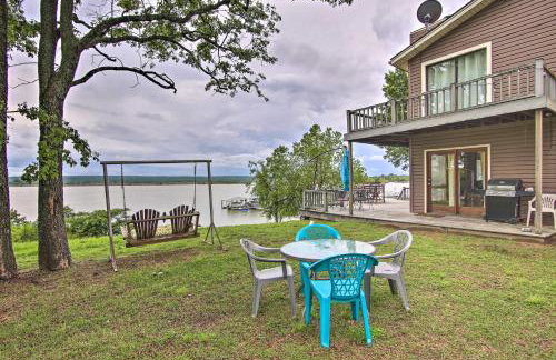 Lakefront Home with Private Beach Access! - Foto 2