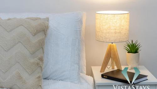 Spacious 5BDR House By Vista Stays Short Lets & Serviced Accommodation Manchester With Free WiFi, Parking & Netflix - Foto 5