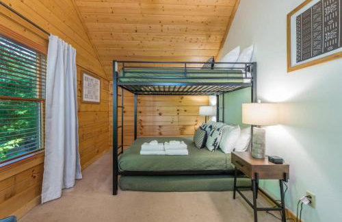 2 Cabins ~ Sleeps 22 ~ 100 Feet Apart ~ Ski in out - Foto 38