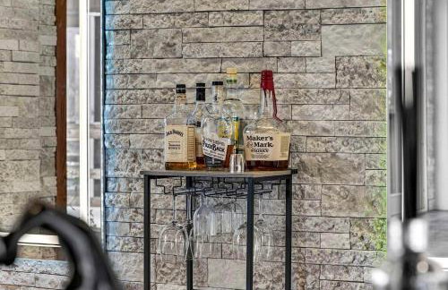 Modern Mountain Cabin with Hot Tub and Game Room Near Moorefield, West Virginia - Foto 15