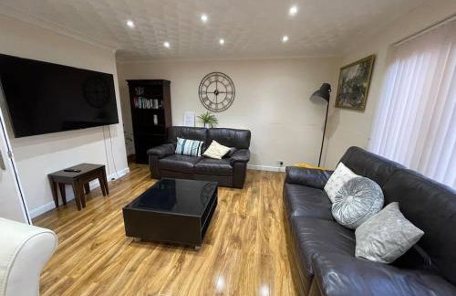 5 Bedroom House by monishortlets - Foto 37