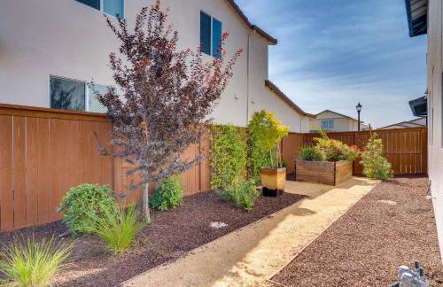 Elegant and Spacious Retreat with Yard in Woodland! - Foto 33