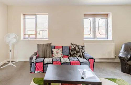 Lovely Apartment with Garden & Parking - Foto 3