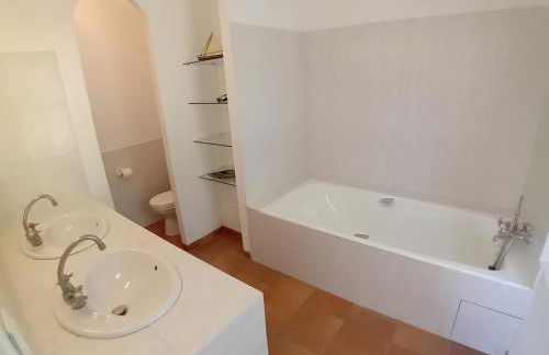 Spacious Villa for 6 - amazing pool and views - Foto 24