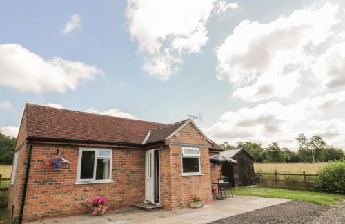 Lawn Lodge - Photo 2