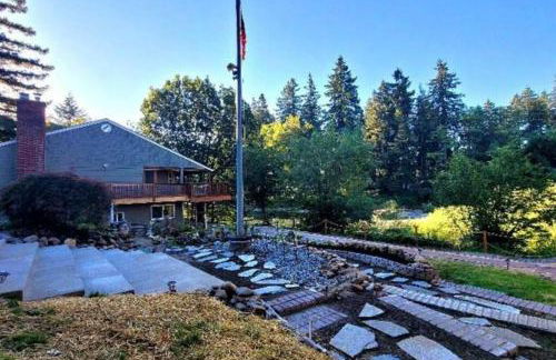 Tranquil Riverfront Retreat - Foto 73