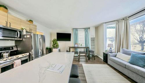 DT Stylish & Newly Renovated Home 2BR Sea Tac 6 Miles with AC - Foto 3