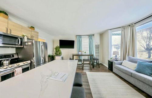 DT Stylish & Newly Renovated Home 2BR Sea Tac 6 Miles with AC - Foto 3