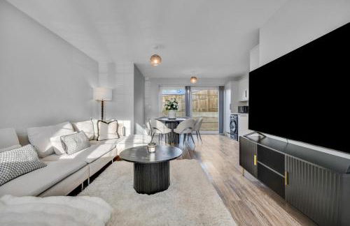 Lovely 2-Bed House with parking - Foto 1