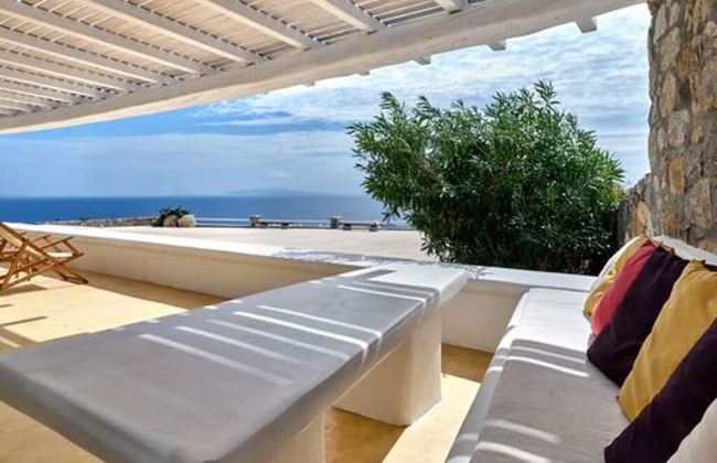 Stunning Villa With Panoramic View - Photo 29