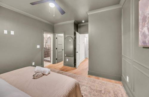 New 2 Luxe Townhomes with Rooftops Sleeps 24 - Foto 60