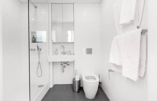 Perfect One Bed in Green Park Station - Photo 17