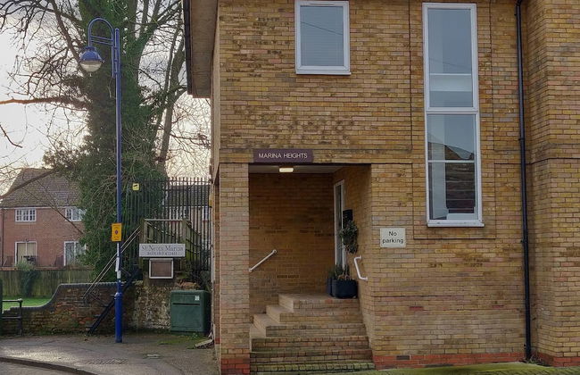 Waterfront Apartment In The Heart Of St Neots - Photo 29