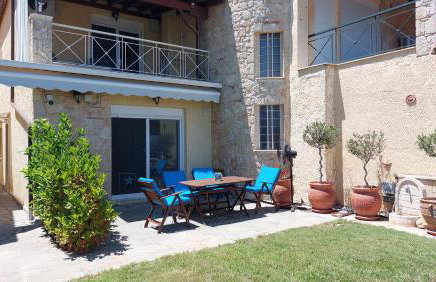 Blue Pastel-cliffside villa, shared pool, wild sandy beach nearby - Foto 8