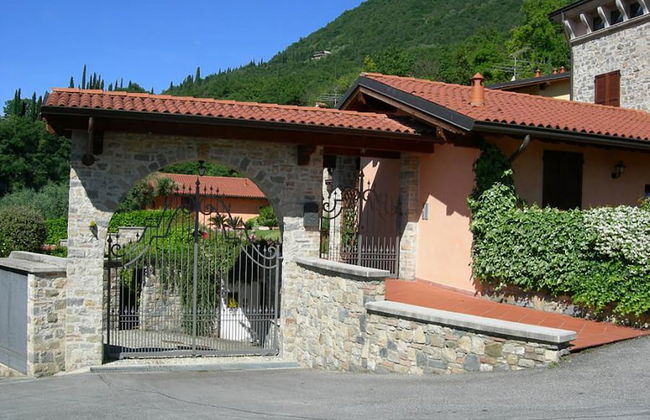 Lovely Flat With Shared Pool and Amazing Lake View - Photo 17