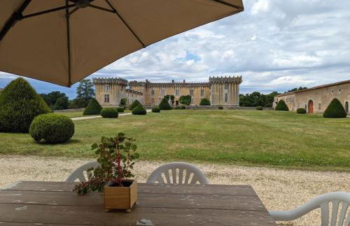 Gîte charmant au cœur d'un château historique avec parc, proche de Cognac, idéal famille et nature - FR-1-653-167 - Foto 1