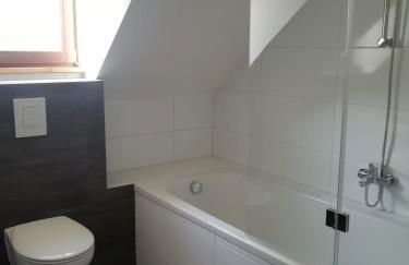 Schlossblick Apartment für 4 mit Küche Kamin Netflix Parken und Hofladen - Foto 26