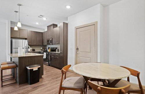 Luxe 2B/2B Getaway - Pool, Gym, Garage, Pet Wash - Foto 26