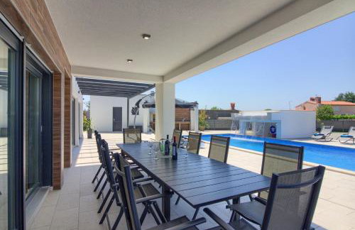 Luxury Villa with extra heated pool with hydromassage, biliard near town center and beach by WiiBuk - Foto 15