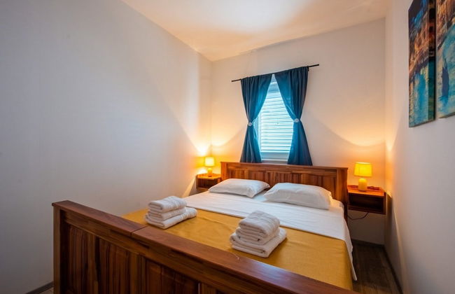 Charming and Tranquil Kastel Gomilica Apartment With Balcony and Patio - Foto 6