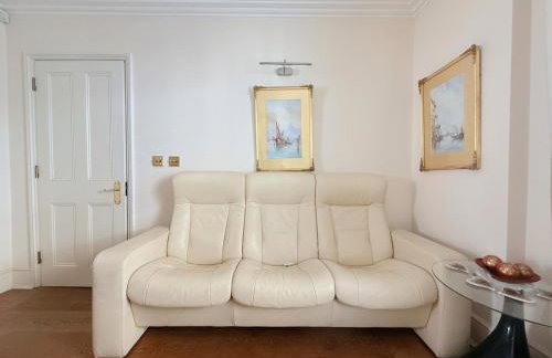 Elegant 4-Story Townhouse Near Victoria Station - Foto 8