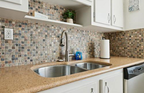 Sunrise at the Beach - 2BR Apt with Scenic Views - Foto 20