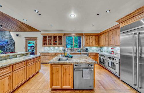 Tahoe Island Retreat Hot Tub & Game Room - Foto 8