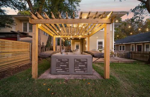 Hottub, Pool Table, Basketball, Firepit, Sleeps 8 - Photo 72