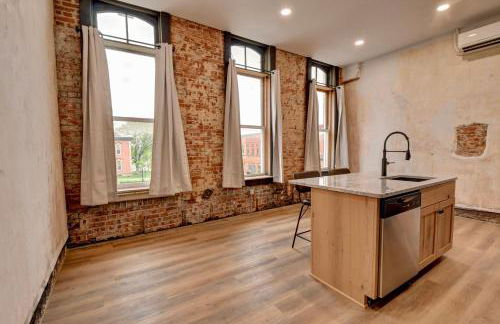 Kaufman Suite- BY BUSY INTERSECTION - Foto 13