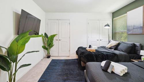 4BR Townhouse King Bed 2-Story Near NC State - Foto 5