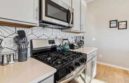 Family Fun Near Cedar Point - Rooftop Lake Views - Photo 18