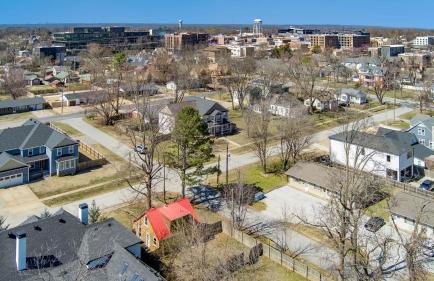 Little Red Roof-1mi to Downtown-Along Bike Trail - Foto 27