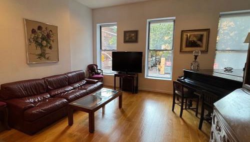 Large and Luxurious in Strivers Row - Photo 3