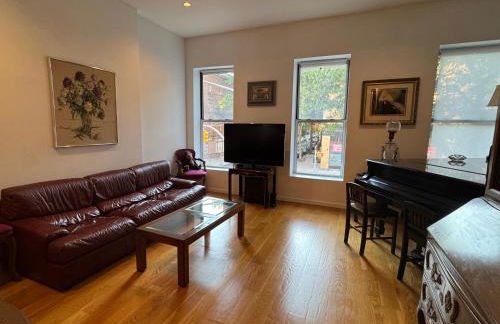 Large and Luxurious in Strivers Row - Photo 3