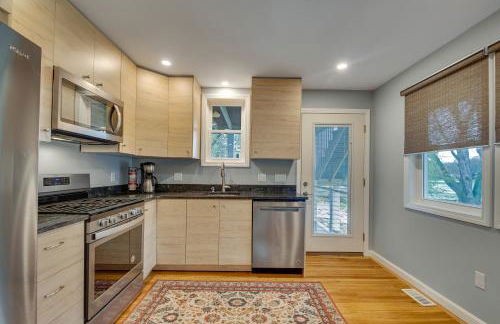 2BR DOG-Friendly Apt in 2-Fam Home - Comfy Retreat - Foto 9