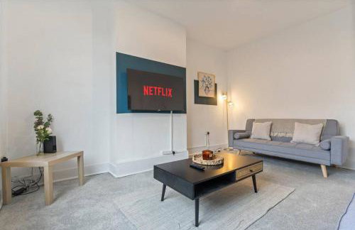 Beautiful House - Sleeps up to 7 - Free Parking, Fast Wifi and Smart TV by Yoko Property - Foto 6