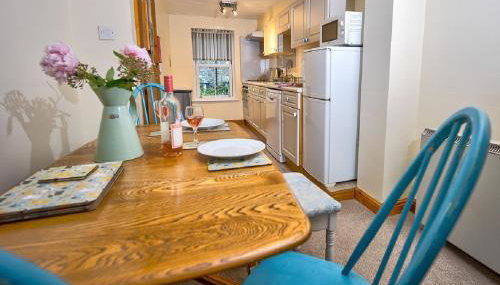 Apartment 11 - Photo 4