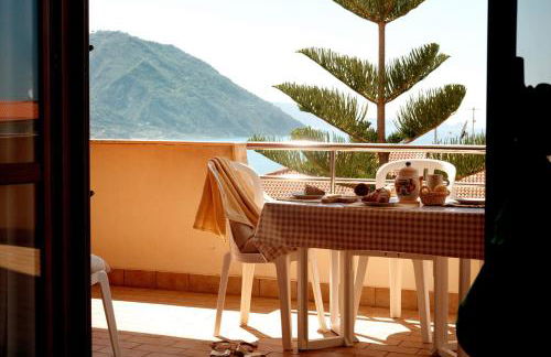 Sun-Filled Apartment, Breathtaking Coastal View, Gioiosa Marea, Limone by Ideal Sicily - Foto 15